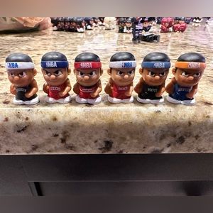 Six 1” TeenyMates NBA player collectible mini-figures EUC!